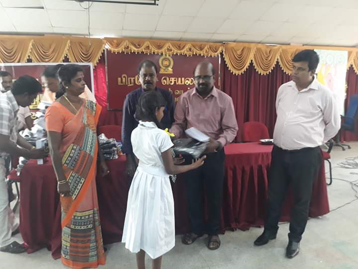 மாணவர்களுக்கு கற்றல் உபகரணங்கள் வழங்கல்