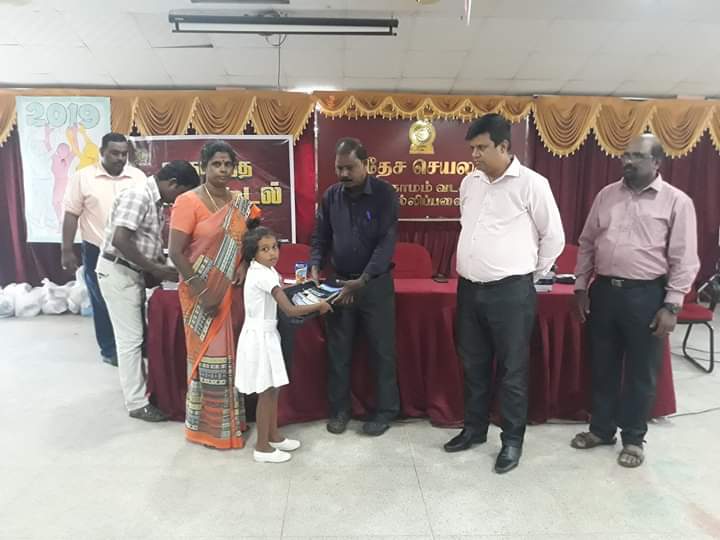 மாணவர்களுக்கு கற்றல் உபகரணங்கள் வழங்கல்