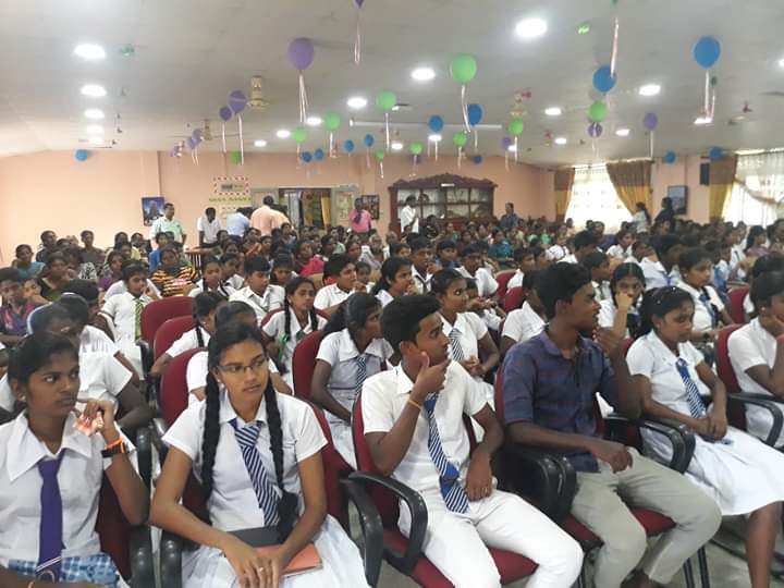மாணவர்களுக்கு கற்றல் உபகரணங்கள் வழங்கல்