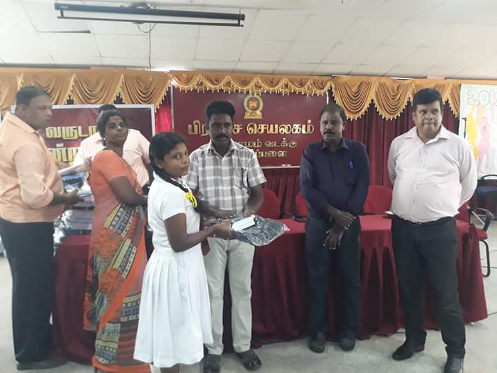 மாணவர்களுக்கு கற்றல் உபகரணங்கள் வழங்கல்